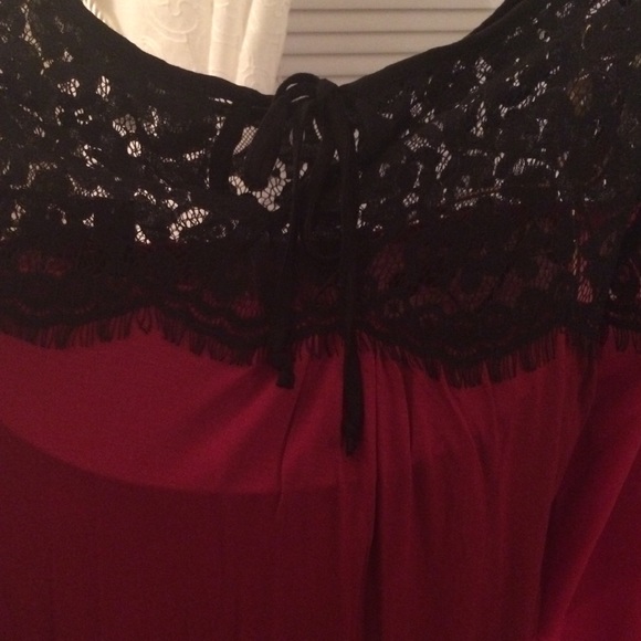 Red top lace detail sheer sleeves - Picture 4 of 6